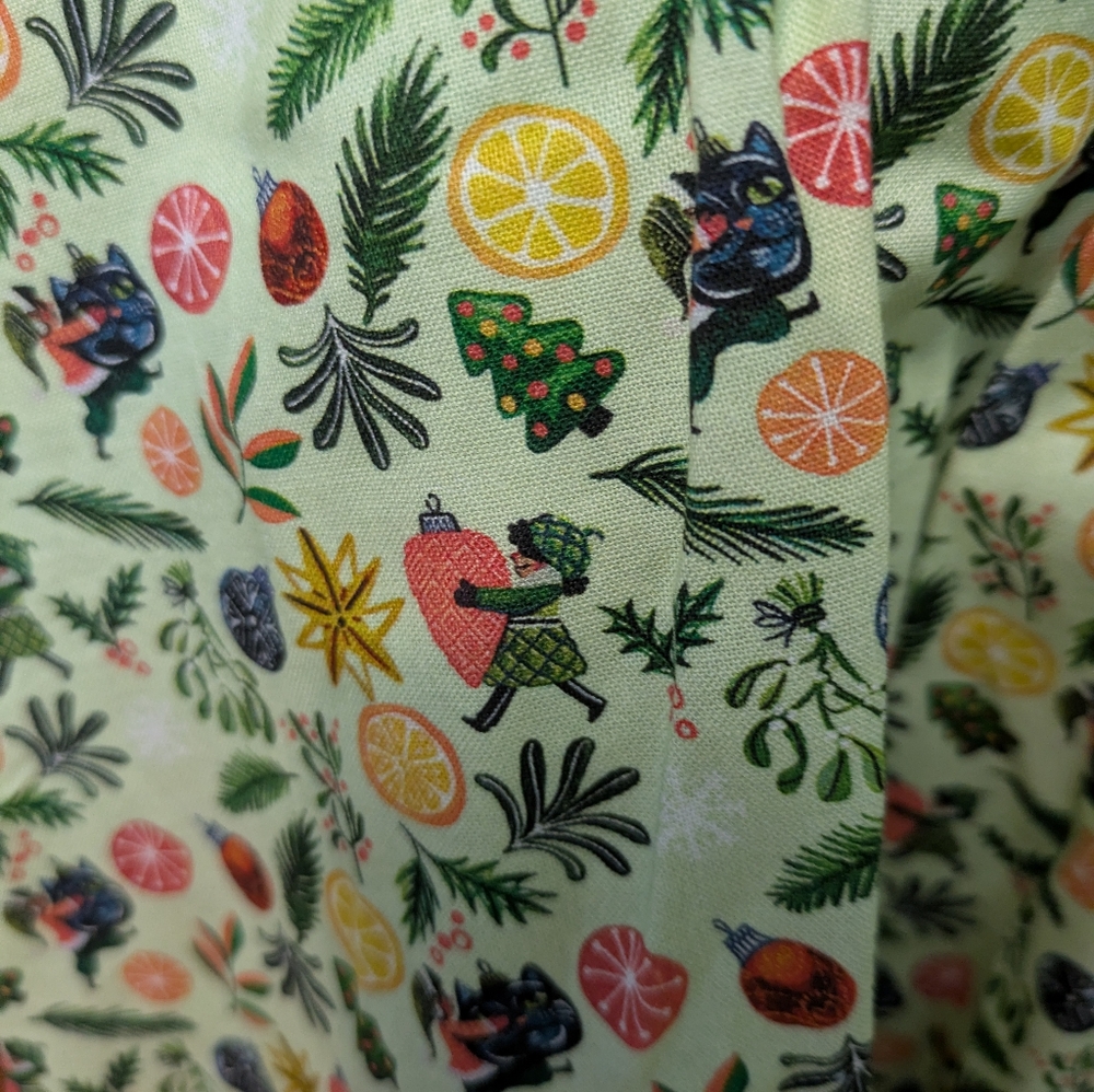 NWT Retrolicious Women's A-Line Christmas pattern Skirt